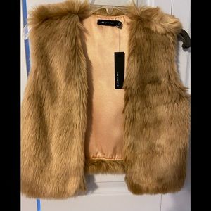 Faux Fur vest - Camel color